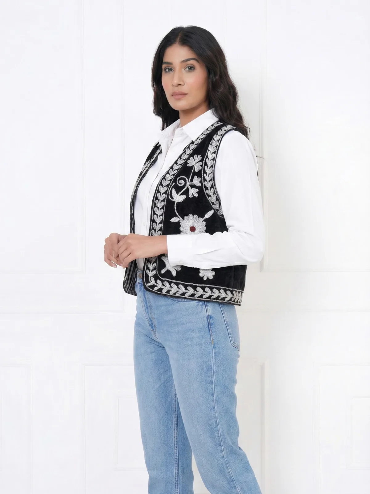 Premium-Black-Velvet-Sleeveless-Jacket-with-Intricate-Embroidery-1